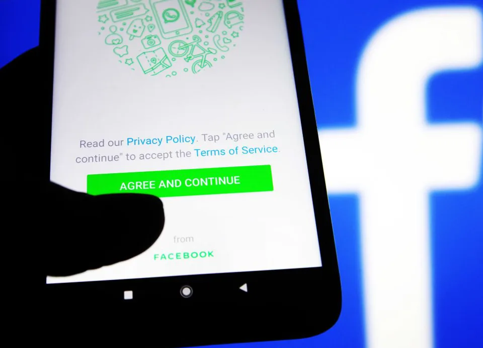 Apple và Facebook gay gắt tranh giành thống lĩnh vị thế ứng dụng iMessage - WhatsApp 1