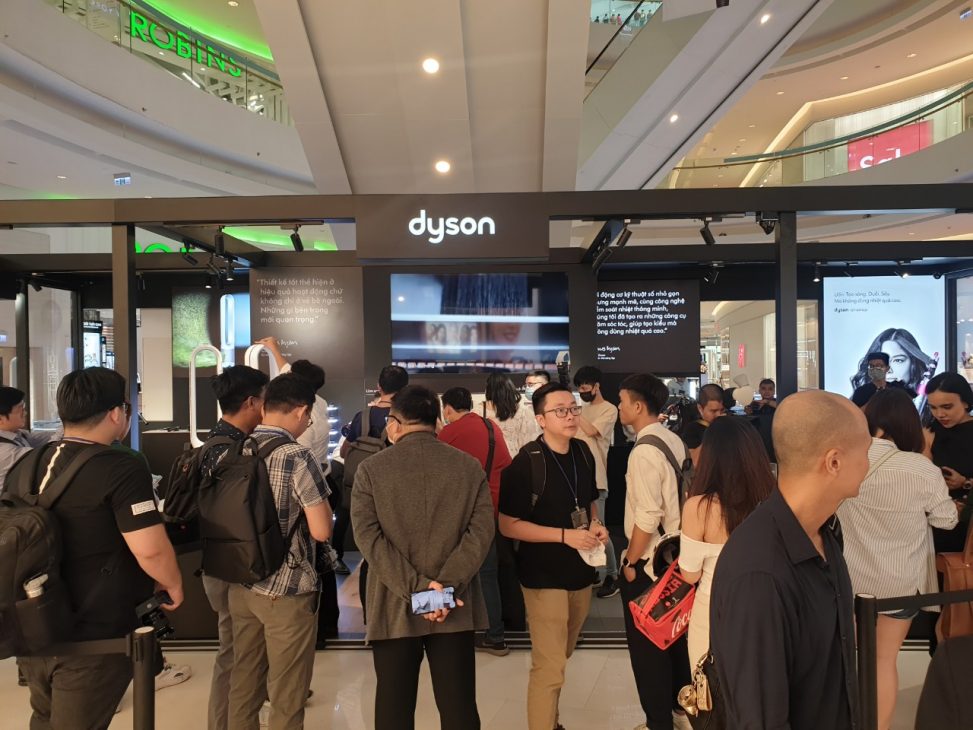Dyson ra mắt thị trường Việt Nam với loạt máy làm đẹp tóc và chăm sóc nhà - z2435313651027 fa358dbaf37c467f2bb386564d19d617