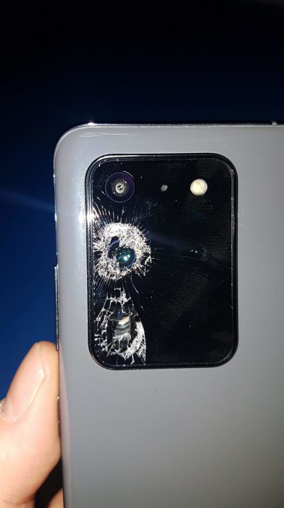 Kính bảo vệ camera tự vỡ hàng loạt, Samsung bị kiện tập thể vì cố tình giả lơ - samsung 3