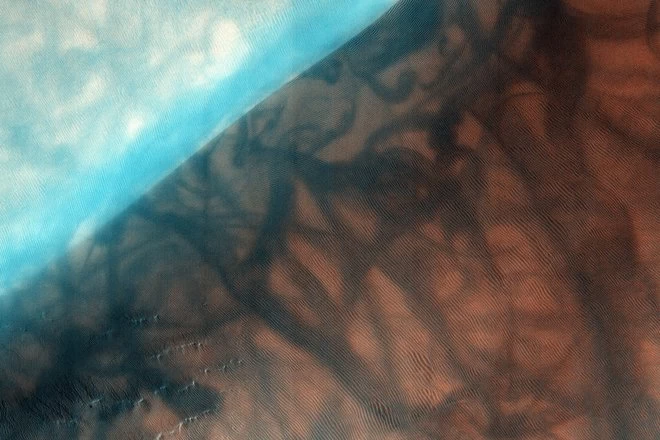 Ngắm quang cảnh đẹp tuyệt vời trên sao Hỏa lần đầu được công bố - 6 sao hoa