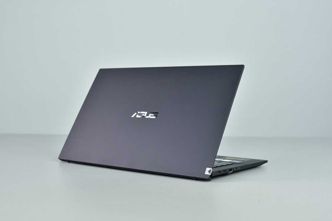 Khui hộp: Laptop ASUS ExpertBook B9 cho doanh nhân có gì lạ? - DSC8831