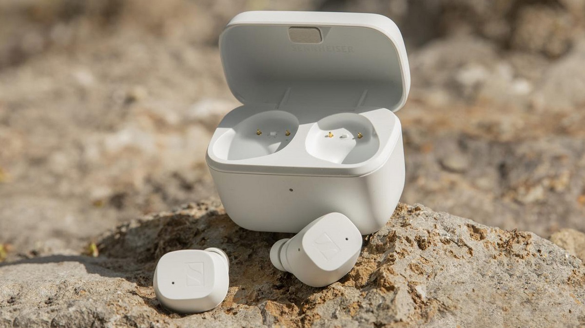 Sennheiser ra mắt tai nghe không dây CX True Wireless mới, giá 3,5 triệu đồng - Sennheiser CX true wireless earbuds white lifestyle
