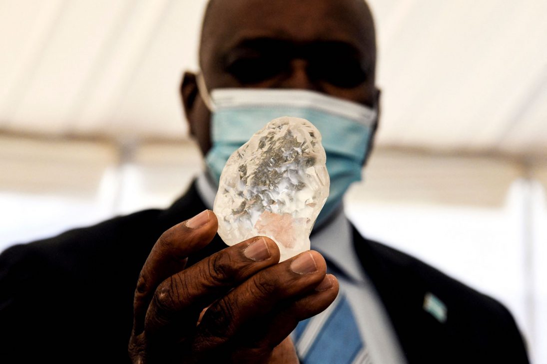 Viên kim cương lớn thứ ba thế giới vừa được phát hiện ở châu Phi - kim cuong 2