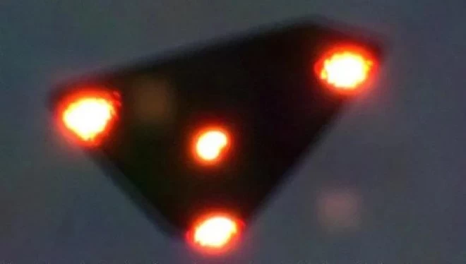 Những bức ảnh ghi nhận sự xuất hiện của 'người ngoài hành tinh' - 10 UFO