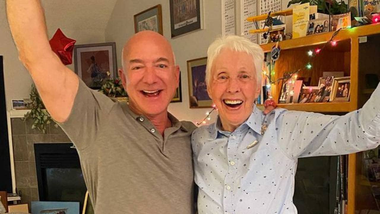 Tỷ phú Jeff Bezos sẽ đưa người phụ nữ 82 tuổi thực hiện ước mơ bay vào vũ trụ - Jeff Bezos 4
