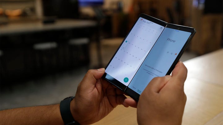 Samsung giảm giá thành để phổ cập điện thoại gập lại, liệu có khả thi? - 4