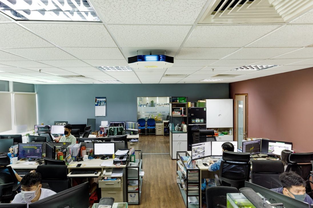 Giải pháp Philips UV-C khử trùng không khí trên cao dùng cho quán ăn, văn phòng - Cong ty Hoa Binh