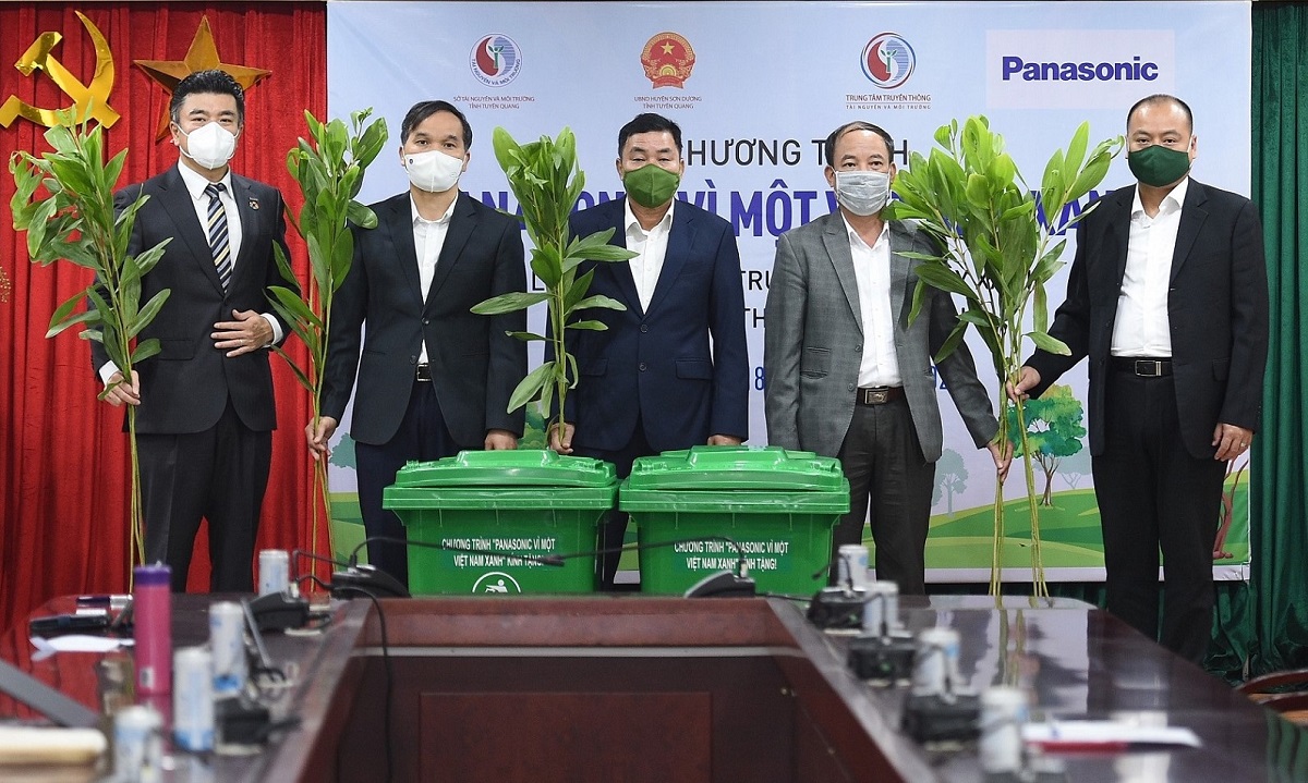 Panasonic Việt Nam tặng 110.000 cây keo lai và bạch đàn cho rừng phòng hộ tỉnh Tuyên Quang - Hinh 3 3