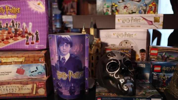 Chuyện về người phụ nữ sở hữu bộ sưu tập 6.300 kỷ vật Harry Potter - Harry Potter 1