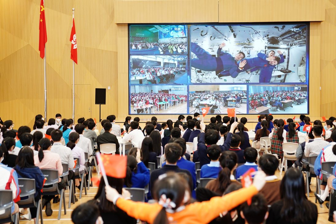 Phi hành gia Trung Quốc tổ chức lớp học khoa học trực tuyến từ không gian - Trung Quoc 1