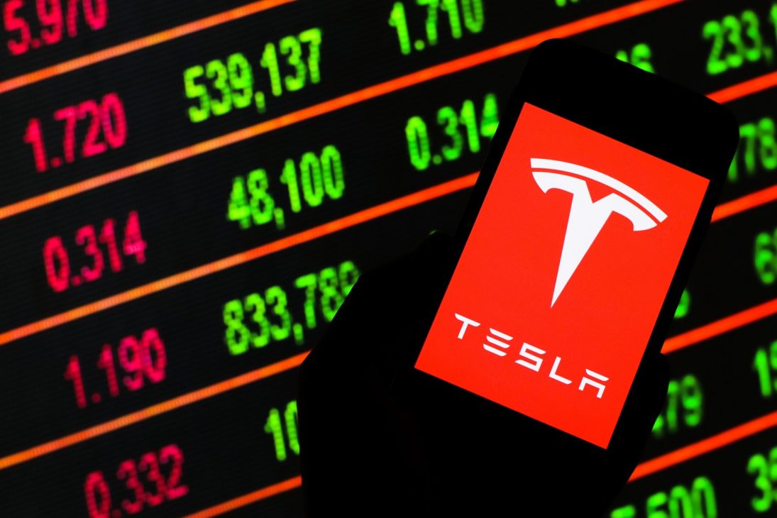 Elon Musk tặng 5,7 tỷ USD cổ phiếu Tesla từ thiện, nhưng không biết cho tổ chức quỹ nào - 2 12