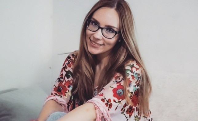 Cô gái kiếm 1.500 bảng Anh mỗi tháng nhờ ôm, vỗ về người bị bế tắc trong cuộc sống - Kristiina Link