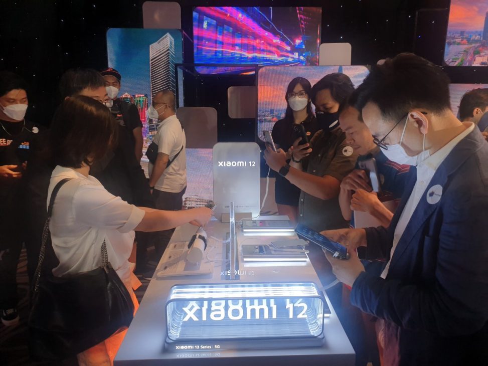 Xiaomi 12 Pro, Xiaomi 12 sẽ bán ở Việt Nam đầu tháng 4, giá từ 19,9 triệu đồng - 02d81658b2be7de024af