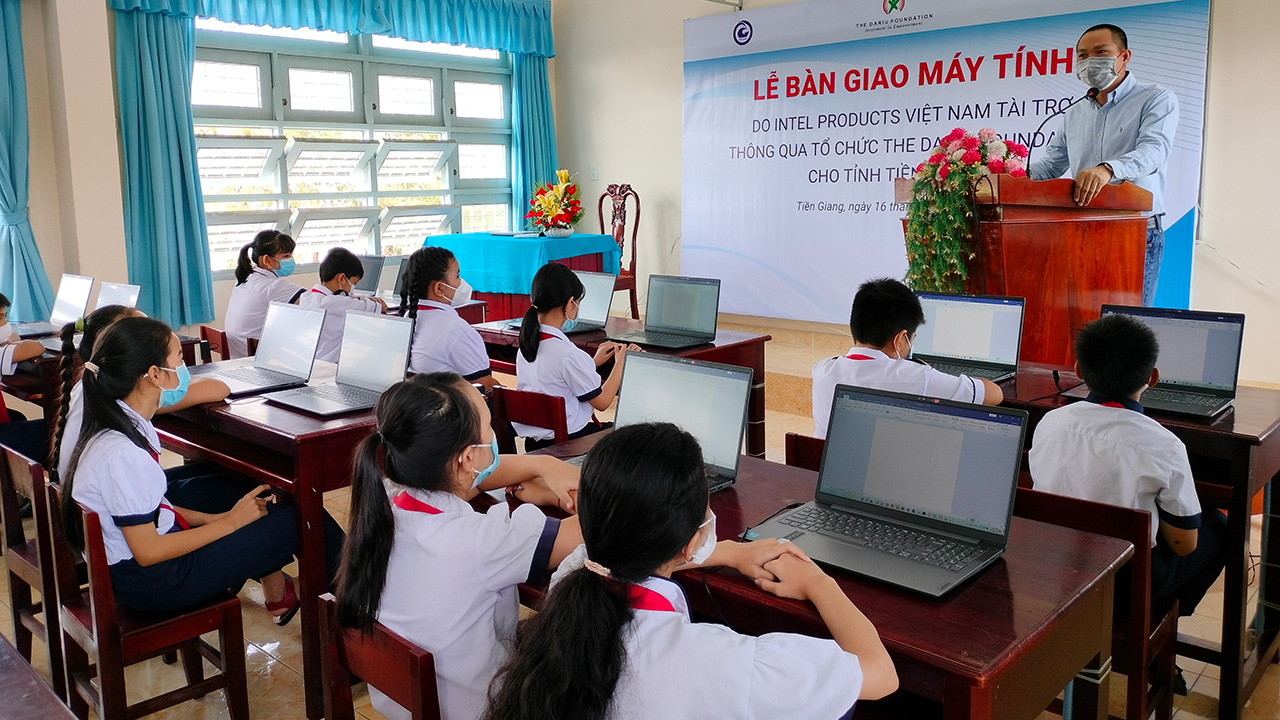 Intel Products Việt Nam tài trợ 150 laptop và 10 robot cho dự án "Phổ cập kỹ năng số" - IMG20220316094342