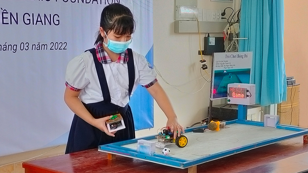 Intel Products Việt Nam tài trợ 150 laptop và 10 robot cho dự án "Phổ cập kỹ năng số" - IMG20220316102055