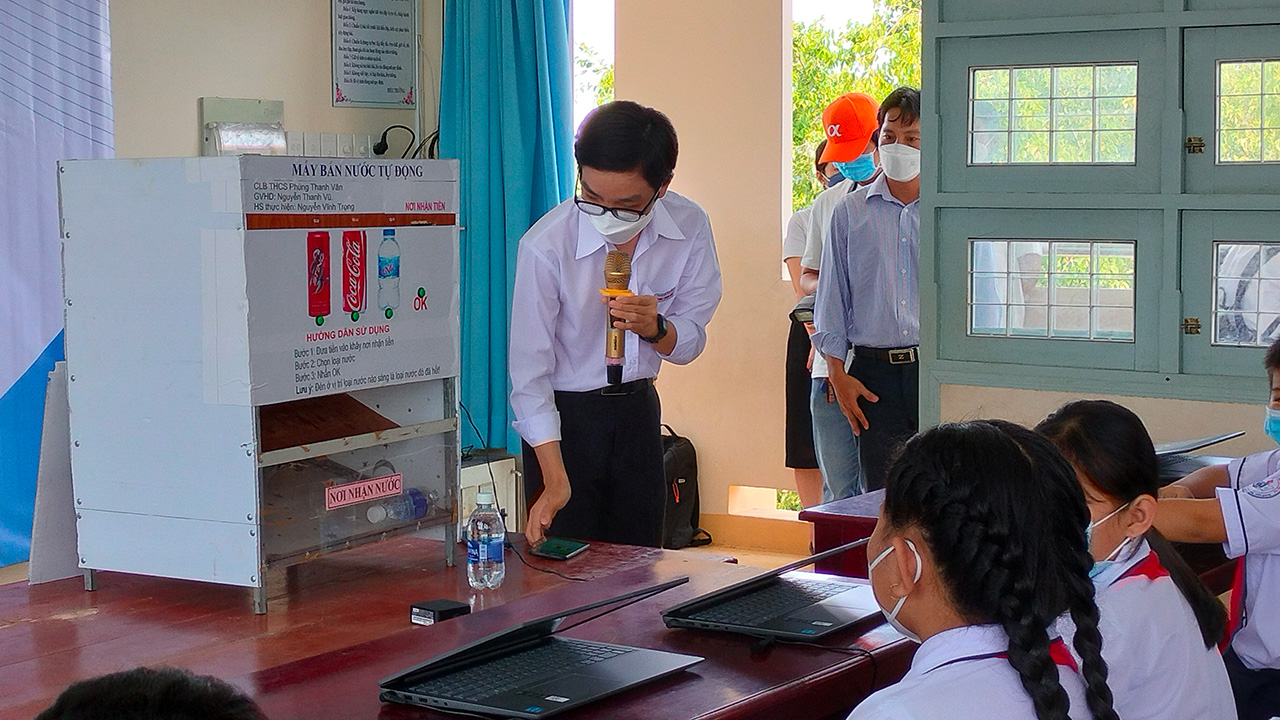 Intel Products Việt Nam tài trợ 150 laptop và 10 robot cho dự án "Phổ cập kỹ năng số" - IMG20220316102739