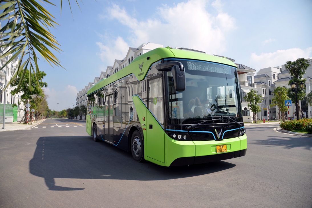 Xe buýt điện VinBus chính thức lăn bánh ở TP.HCM, giá vé 7.000 đồng/lượt - xe buyt dien tu tp thu duc  191646306339