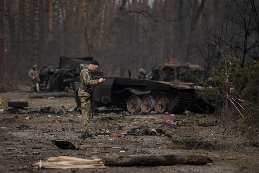 Ukraine quét khuôn mặt lính Nga tử trận rồi liên lạc với các bà mẹ - Clearview AI 1 1