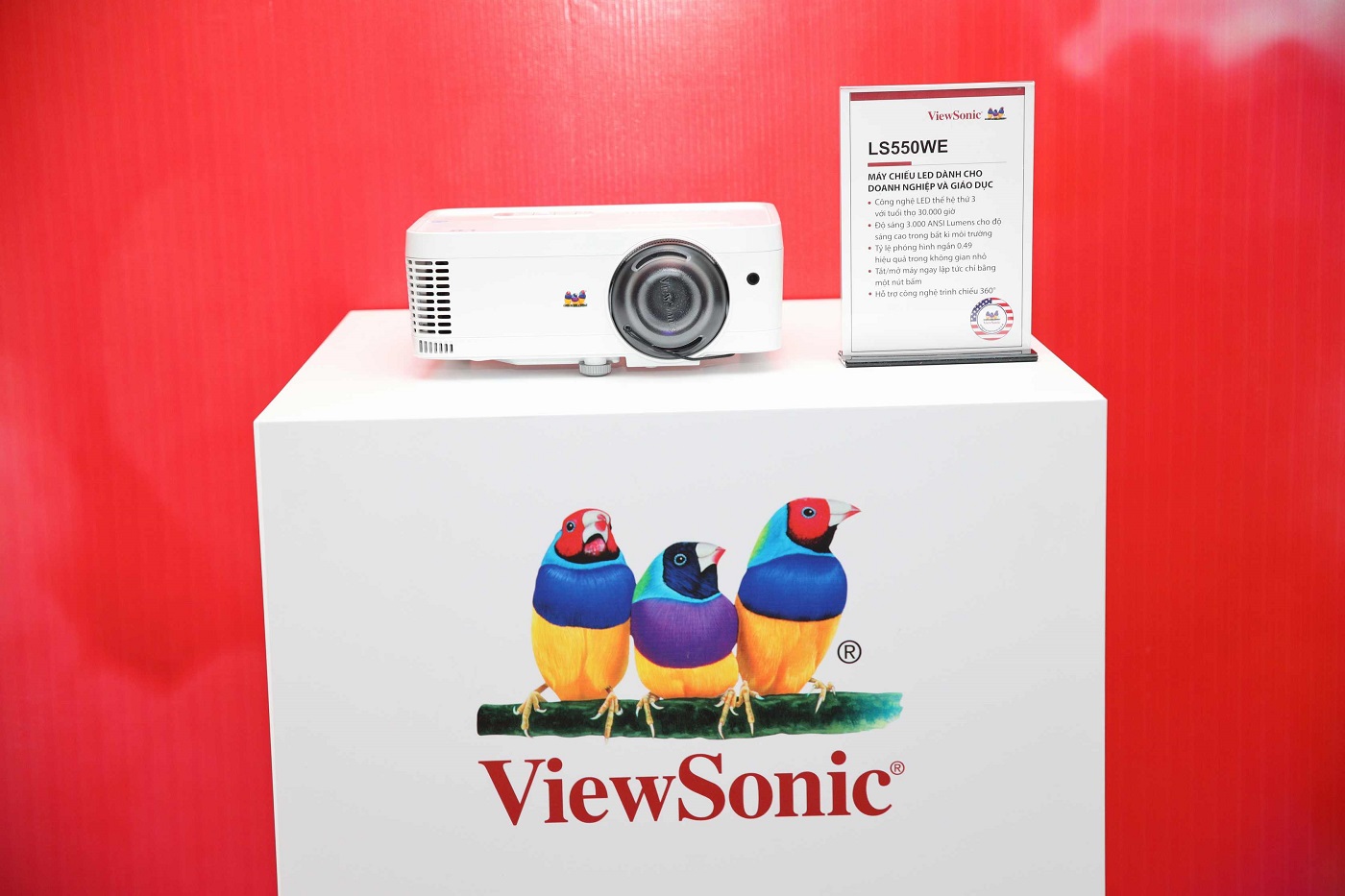 ViewSonic ra mắt máy chiếu LED LS500 Series: độ sáng cao, nâng tuổi thọ, tiêu thụ điện ít - KLE 5856