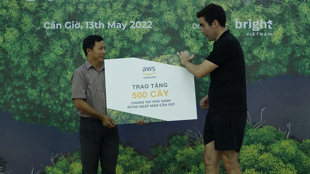 AWS Việt Nam chung tay phủ xanh rừng ngập mặn Cần Giờ - DSC8481