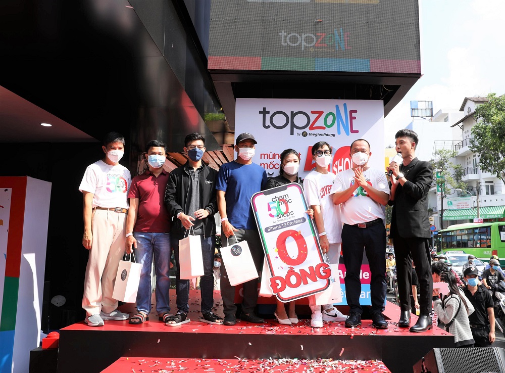 TGDĐ mừng mốc 50 cửa hàng TopZone, hướng mục tiêu đạt doanh thu Apple ngang tầm Singapore - 50 shops TopZone 18