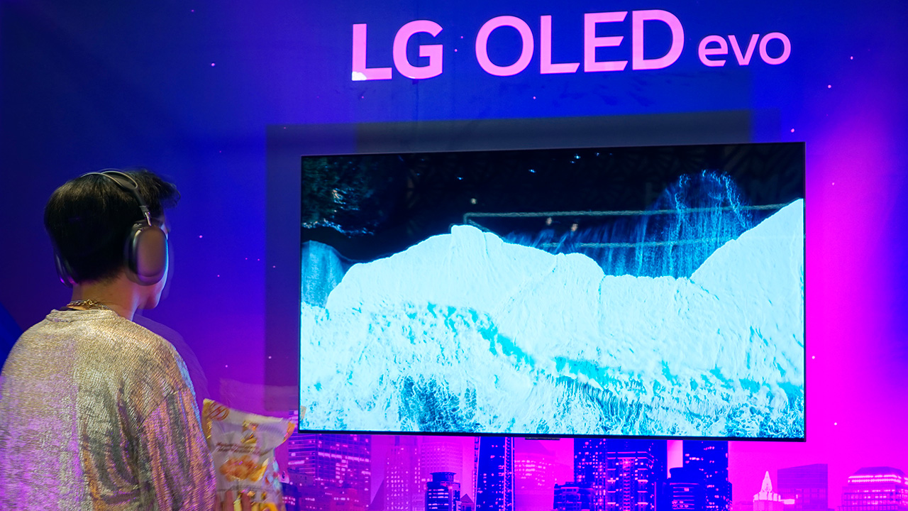 LG ra mắt dòng TV OLED evo 2022, đa dạng kích thước, giá từ 32 đến 890 triệu đồng - DSC8709