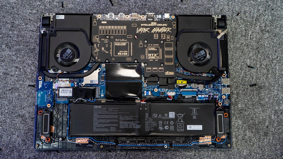 ROG Strix SCAR 17 SE - laptop Gaming sử dụng Intel Alder Lake HX đầu tiên, giá 110 triệu đồng - DSC06149