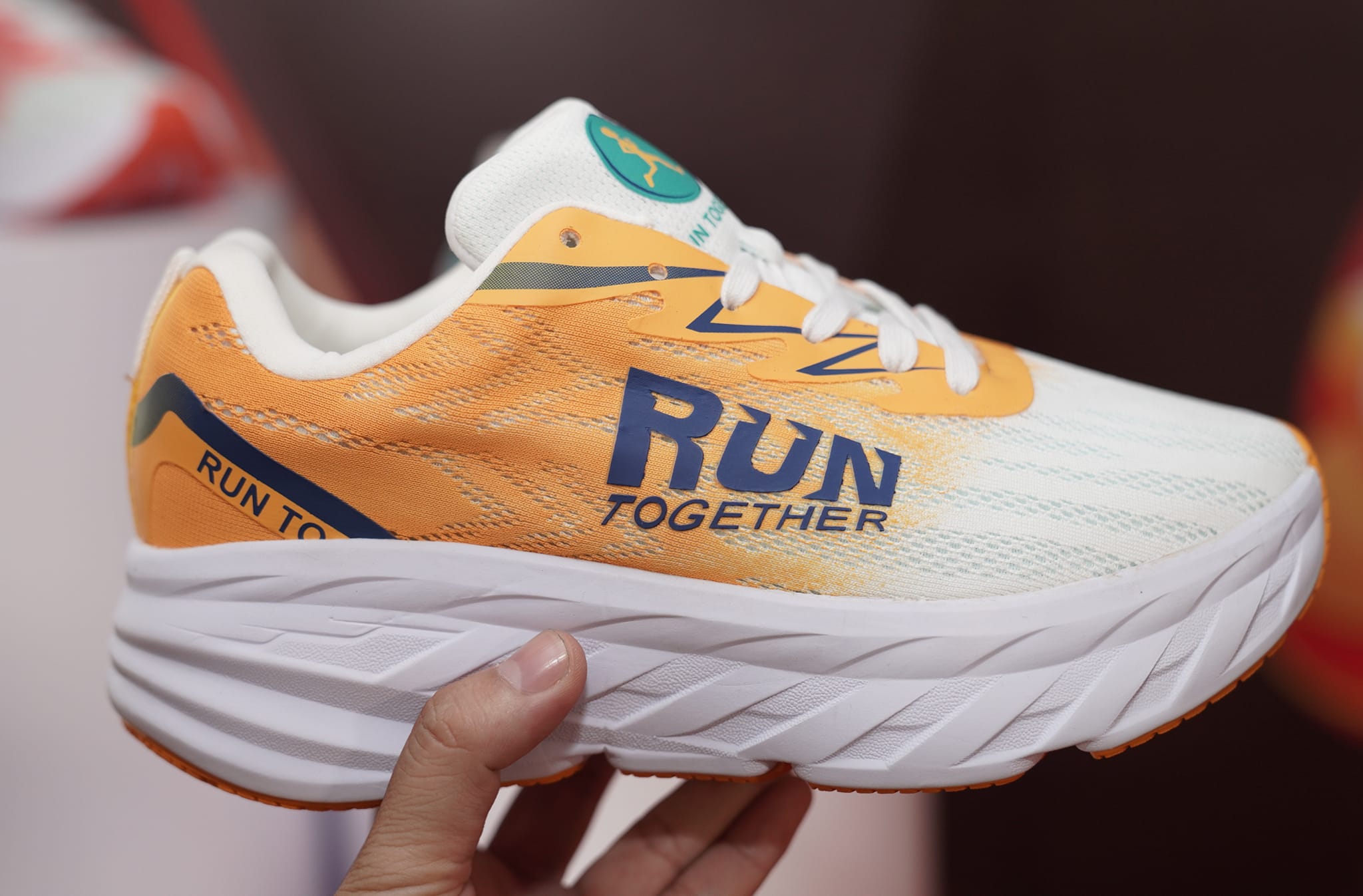 RUN Together, thương hiệu giày Việt nam ra mắt giày chạy bộ gắn chip NFC - run together