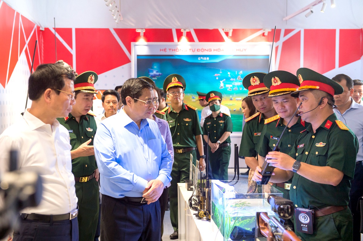 Thủ tướng Chính phủ Phạm Minh Chính thăm và làm việc với Tập đoàn Viettel - Anh 01 12