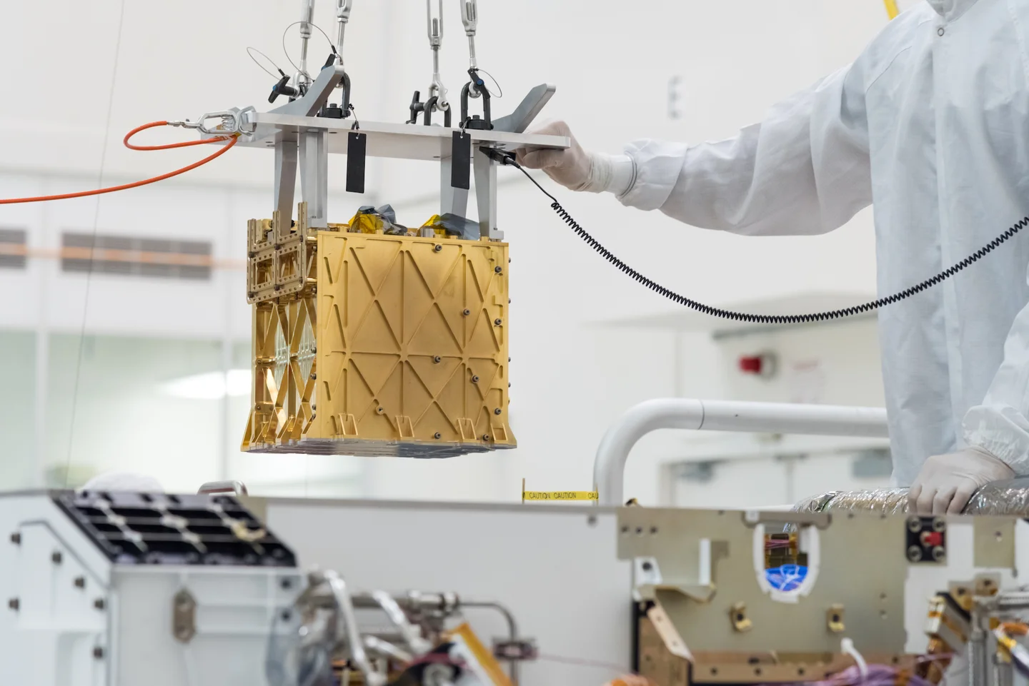 NASA nghiên cứu máy tạo oxy để đưa con người lên sao Hỏa - MOXIE 1
