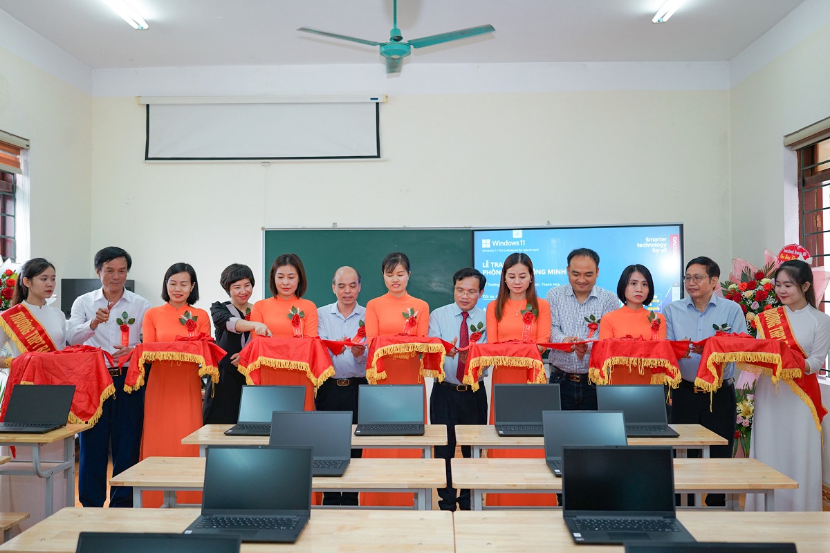 Trao tặng Lớp học thông minh cho trường THPT Ba Đình, Thanh Hóa - LNV Ba Dinh 3