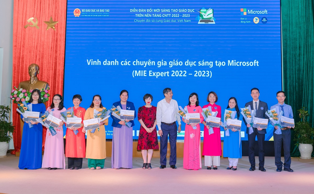 Microsoft phát động chương trình Đổi mới sáng tạo Giáo dục Việt Nam 2022 – 2023 - Microsoft vinh danh cac Chuyen gia giao duc sang tao Microsoft MIEE 2022 2023