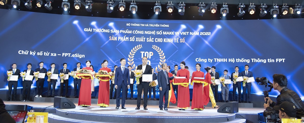 Phát triển bền vững và nâng cao giá trị Việt Nam trong chuỗi giá trị toàn cầu - FPT.eSign Top 10 san pham so xuat sac cho kinh te so 01