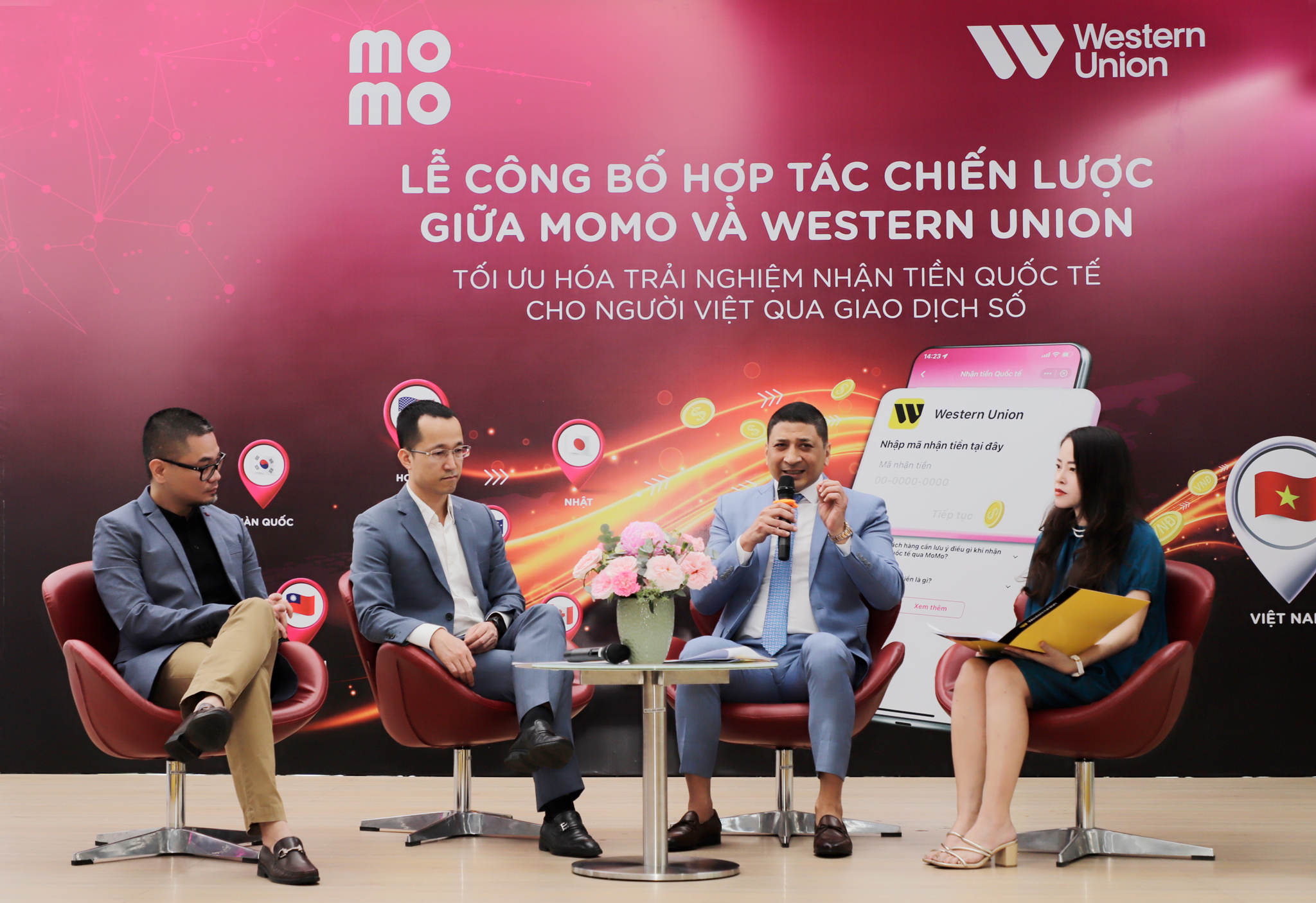 Western Union bắt tay MoMo, giúp nhận tiền quốc tế từ hơn 200 quốc gia chỉ trong 1 phút - Dai dien MoMo va Western Union chia se ve dich vu ho tro nhan tien quoc te qua MoMo