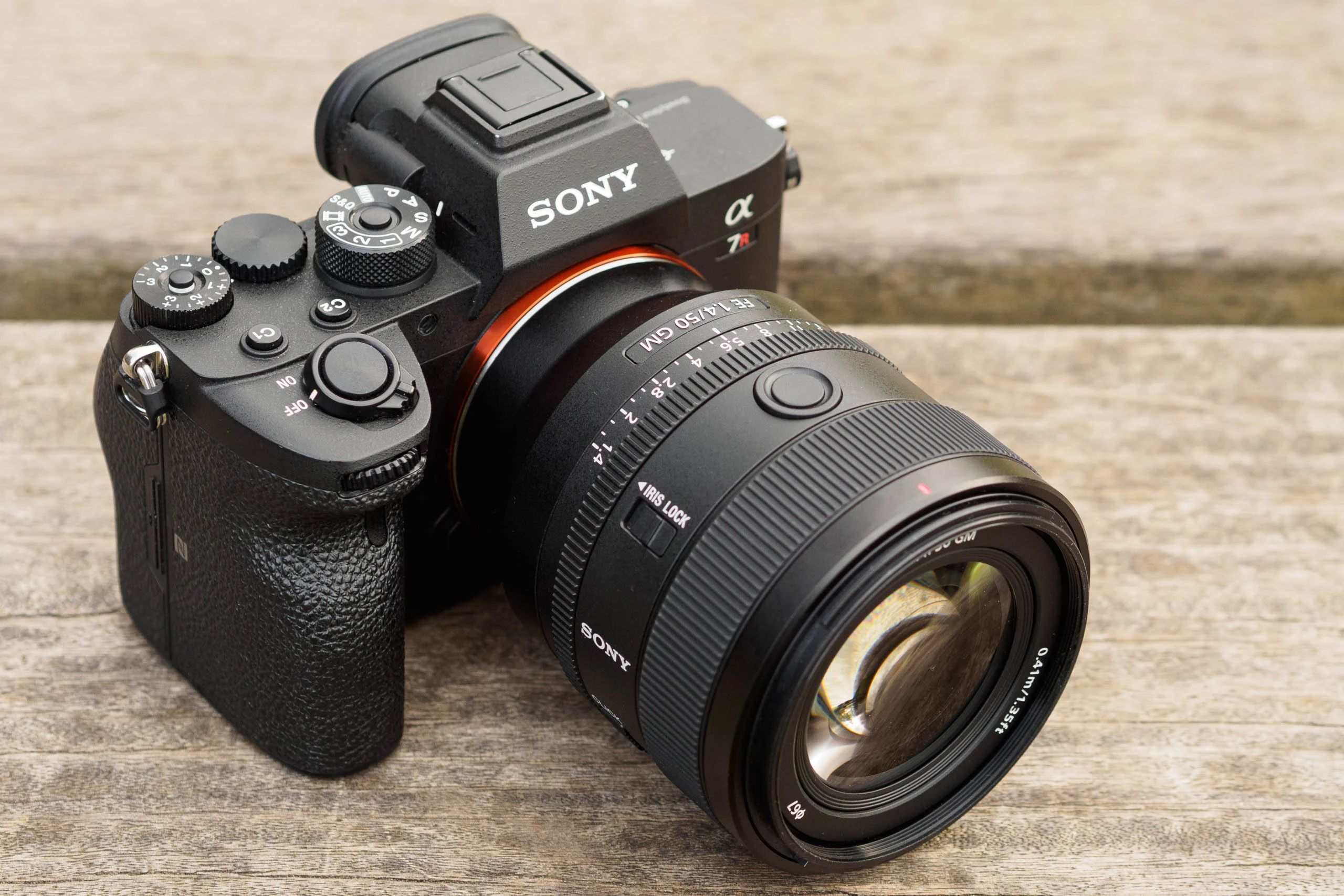 Sony có thêm ống kính full-frame nhỏ gọn FE 50mm F1.4 GM - Sony FE 50mm F14 GM 09