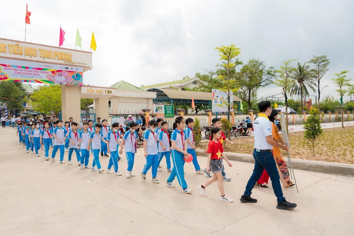 Prudential tổ chức Ngày hội An toàn giao thông cho hàng trăm học sinh ở Quảng Ngãi - image2 51