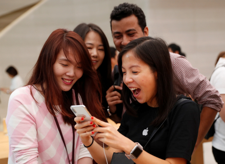 Giới trẻ Mỹ mê iPhone nhưng nghe Spotify nhiều hơn Apple Music - 2