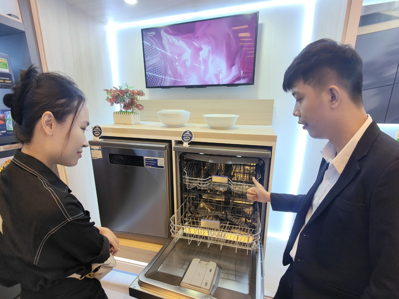 Beko ra mắt loạt sản phẩm điện tử gia dụng mới, đặt mục tiêu vào Top 3 tại Việt Nam - z4275605351856 f1e19b11ead7362961a0e3899b06acc4