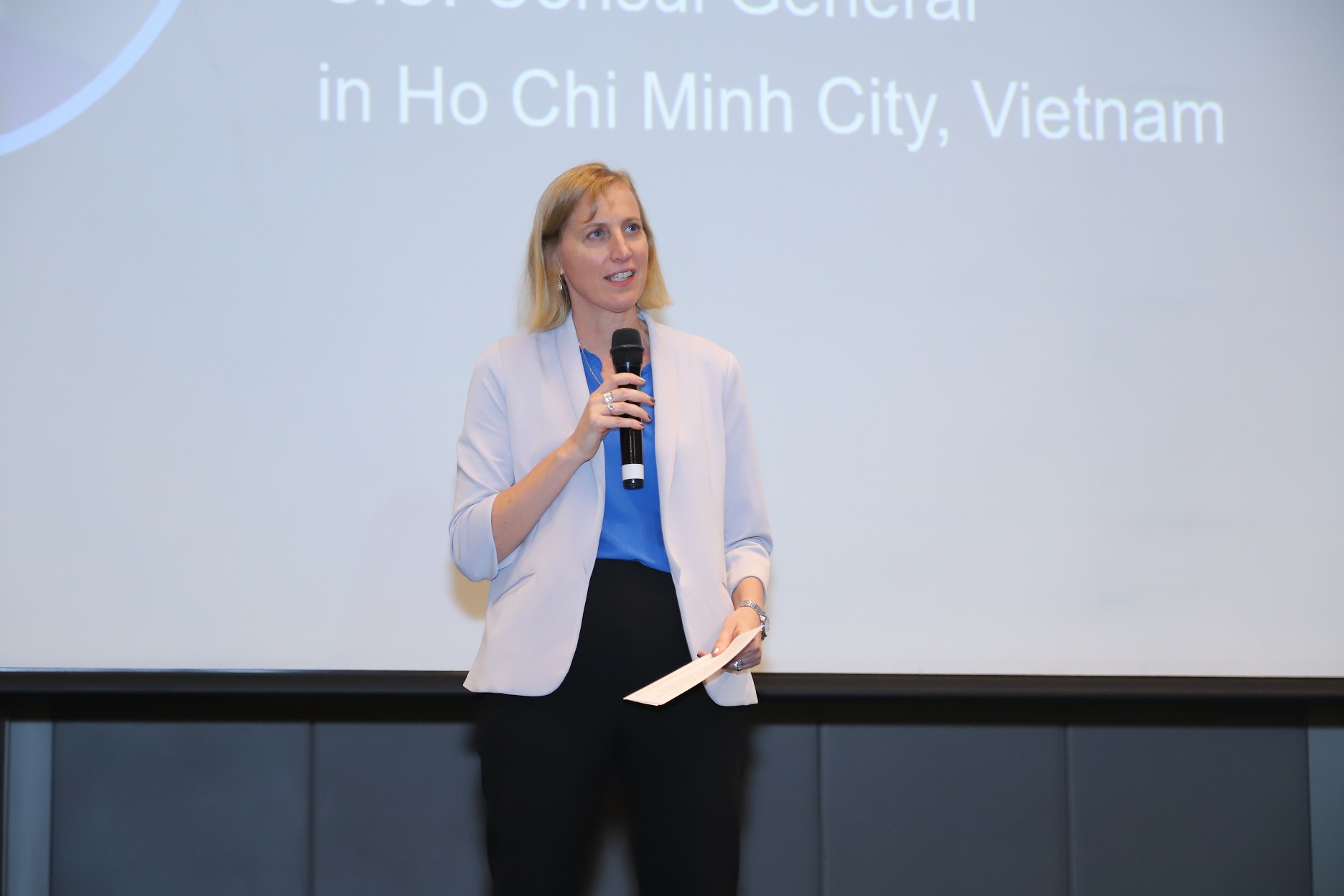 Trung tâm Thiết kế Vi mạch lớn, hướng đến AI và công nghệ đám mây của Marvell được đặt tại Việt Nam - Ba Susan Burns Tong lanh su Hoa Ky tai TP. Ho Chi Minh