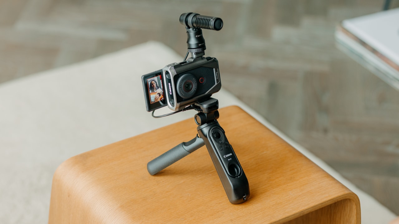 PowerShot V10: Bộ thiết bị nhắm đến các Vlogger của Canon - Canon PowerShot V10 2
