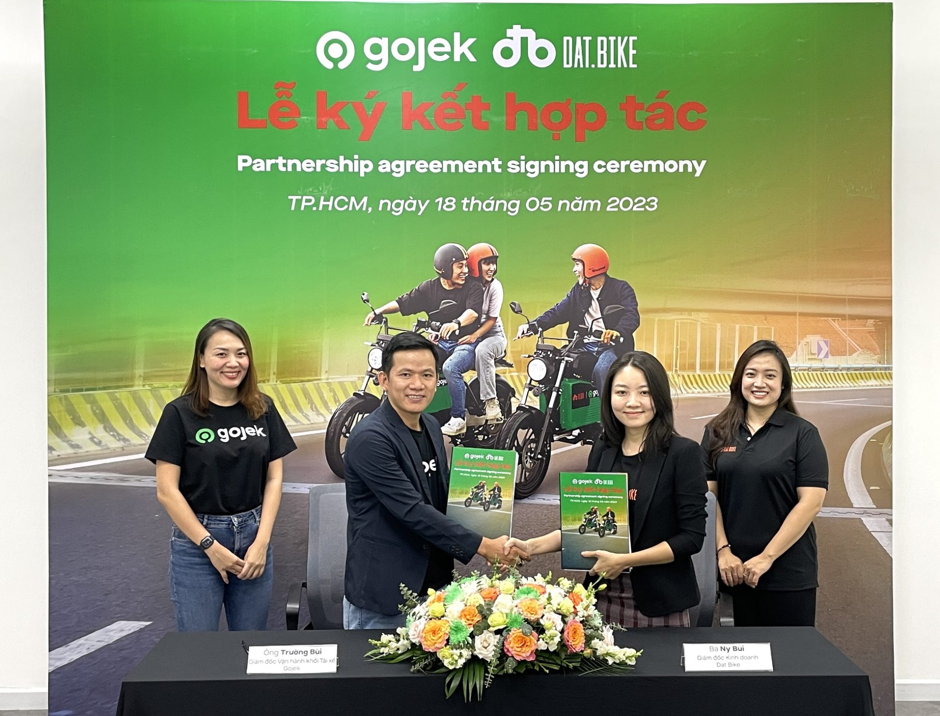 Gojek Việt Nam thí điểm vận chuyển khách bằng xe máy điện Dat Bike - Gojek va Dat Bike ky ket hop tac thi diem xe may dien 2