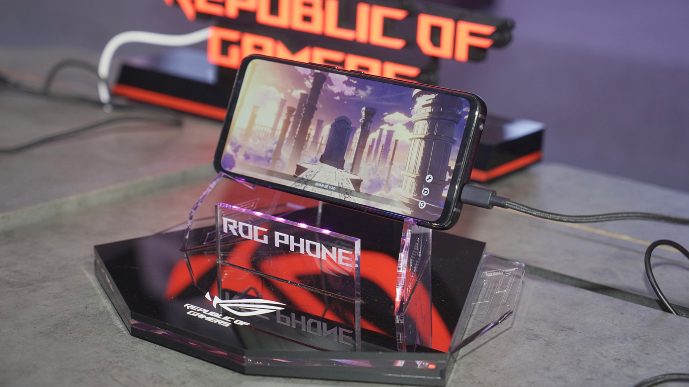 FPT Shop mở bán sớm điện thoại Asus ROG Phone 7, có quà độc quyền hơn 7 triệu đồng - ROG PHONE 7