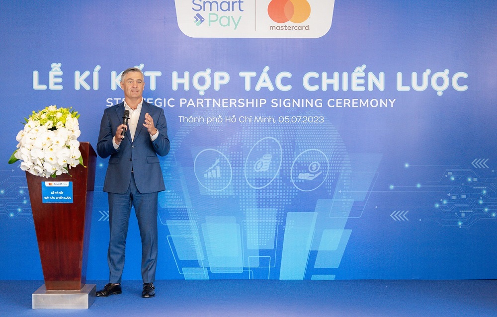 Mastercard hợp tác với SmartPay, hỗ trợ 600.000 doanh nghiệp nhỏ áp dụng thanh toán bằng mã QR - Ong Marek Forysiak Chu tich SmartPay phat bieu tai Su kien 2