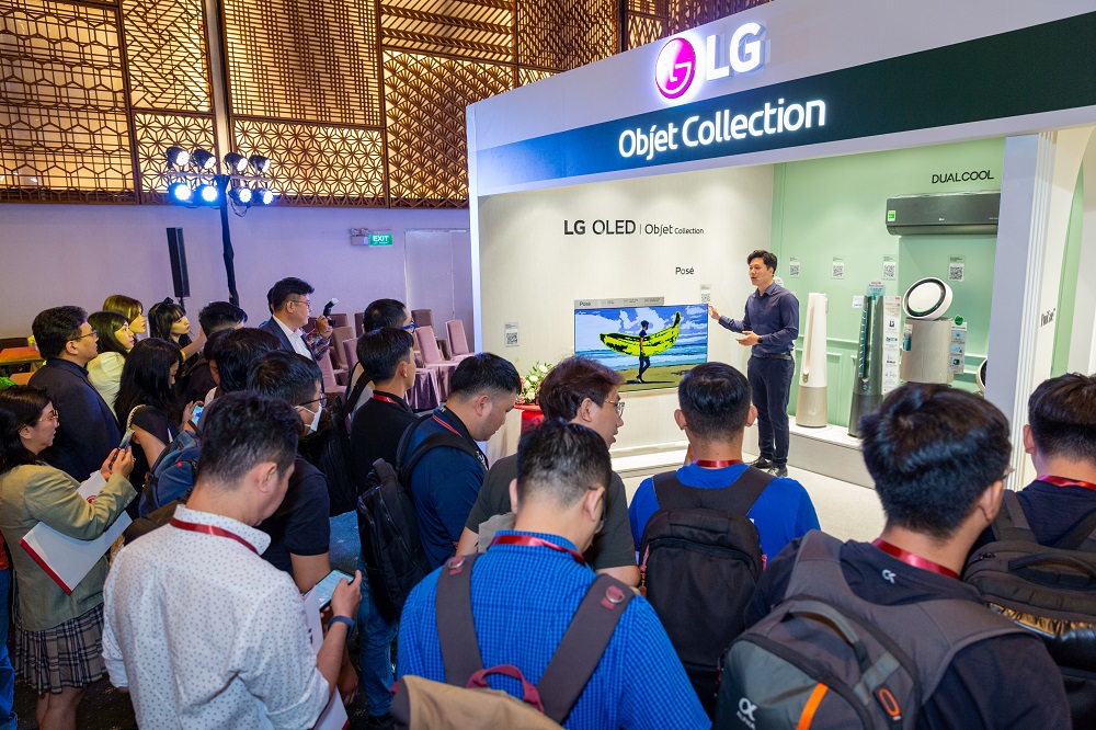 Bộ sưu tập LG Objet: Khi thiết bị điện tử gia dụng được nâng tầm nghệ thuật - Chuyen gia san pham gia dung LG gioi thieu tinh nang cua cac san pham trong bo suu tap