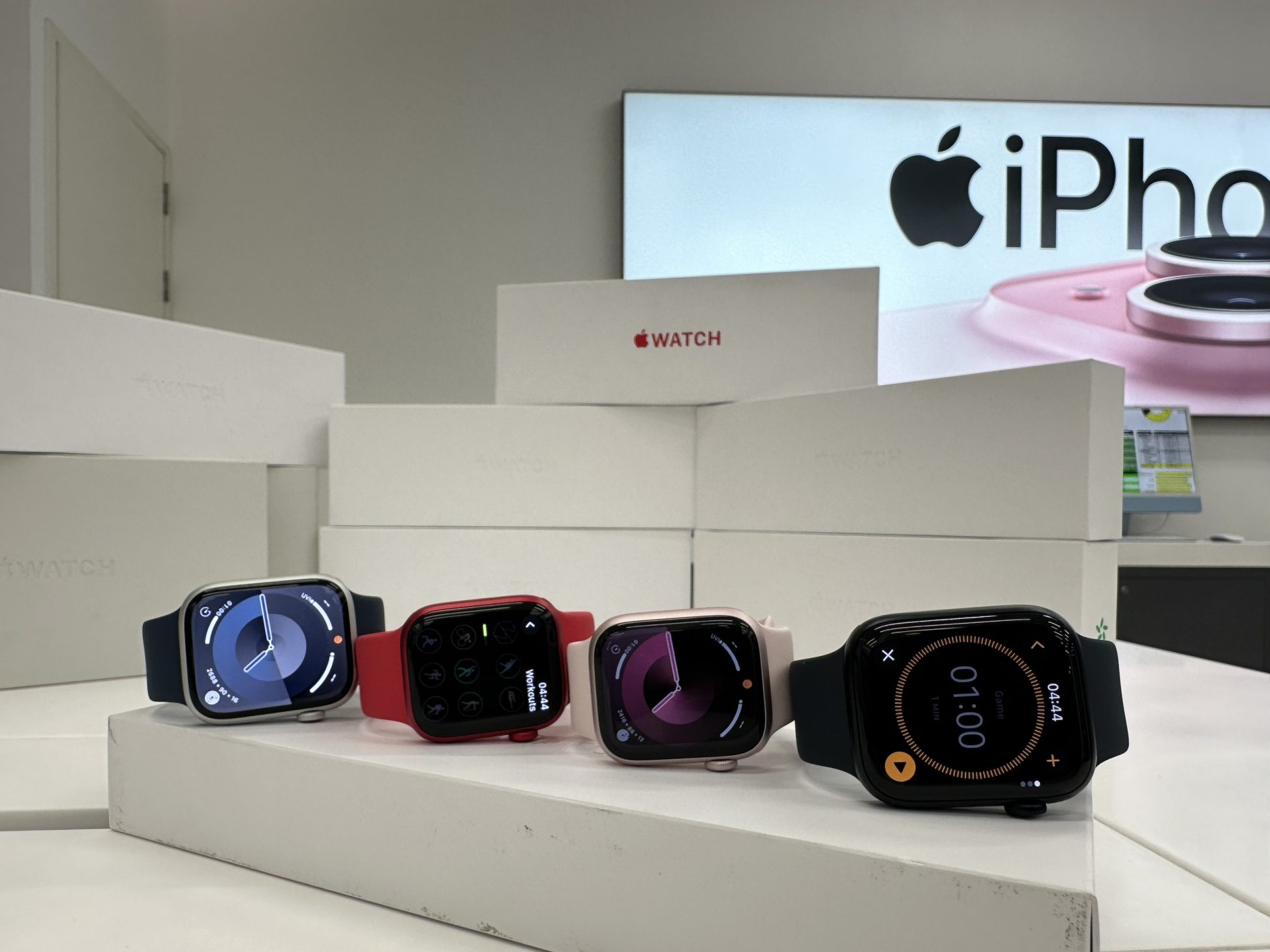 FPT Shop bất ngờ mở bán Apple Watch Series 9, Ultra 2, ưu đãi đến 1 triệu đồng - FPTShop Moban AW9 1