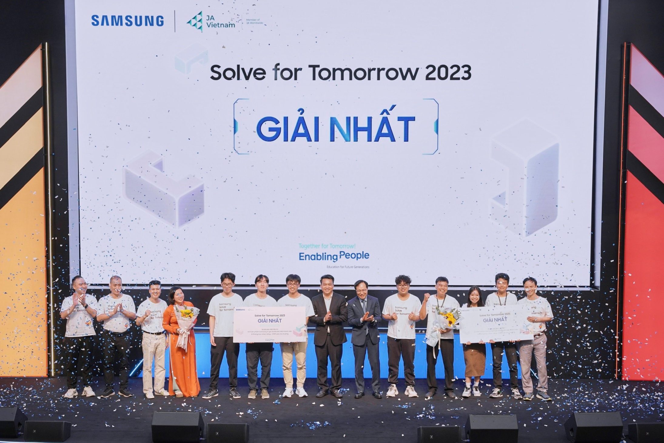 Học sinh sáng chế robot kiểm soát đất, giành tiền tỷ tại Samsung Solve for Tomorrow 2023 - Quan quan cuoc thi Solve for Tomorrow 2023 chinh thuc lo dien