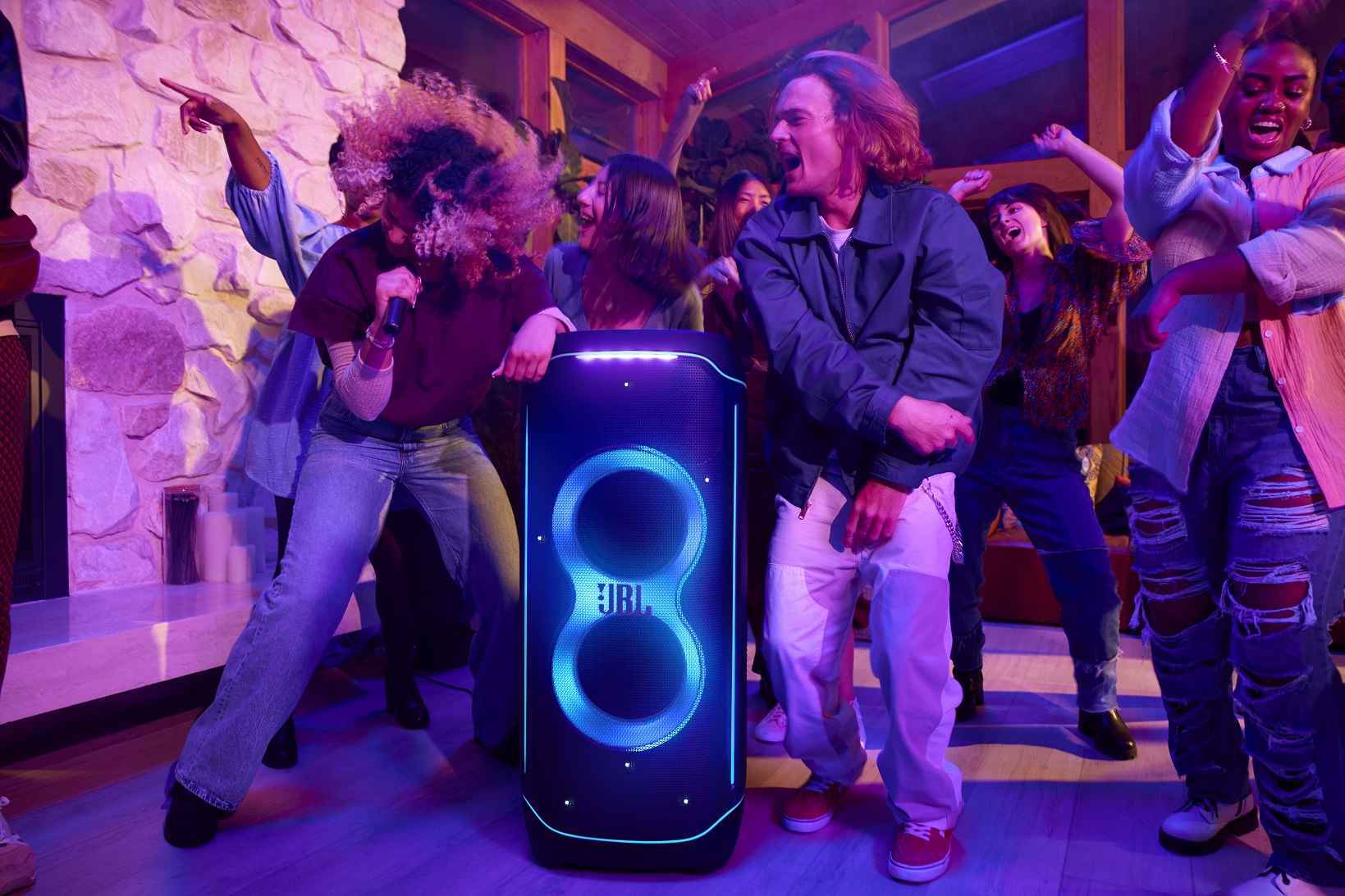 JBL PartyBox Ultimate, “quái thú tiệc tùng” ra mắt với giá 39,9 triệu đồng -