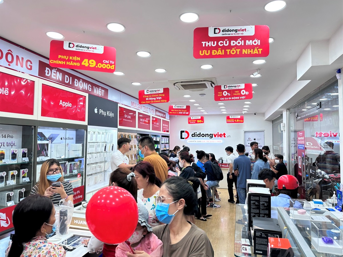 iPhone chiếm đến 60% doanh số bán hàng tại Di Động Việt - Nhieu nguoi dung trai nghiem dich vu mua sam tai Di Dong Viet