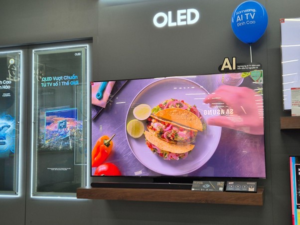 Samsung AI TV 2024 trình diễn và cho trải nghiệm tại các siêu thị điện máy tại Hà Nội và TPHCM - TV oled