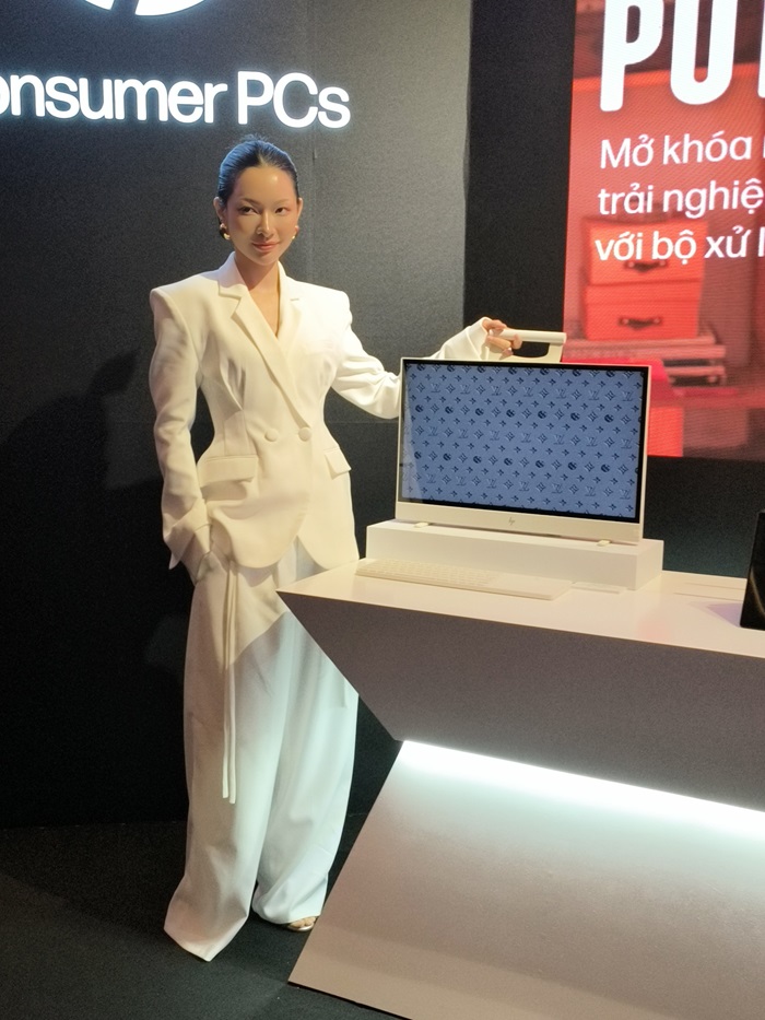 Ngày hội HP Việt Nam 2024: Trình diện loạt máy tính tích hợp AI và công bố chiến lược trải nghiệm thời đại AI - z5315704881918 2802456bddafad5d218ec04bc6c106b5